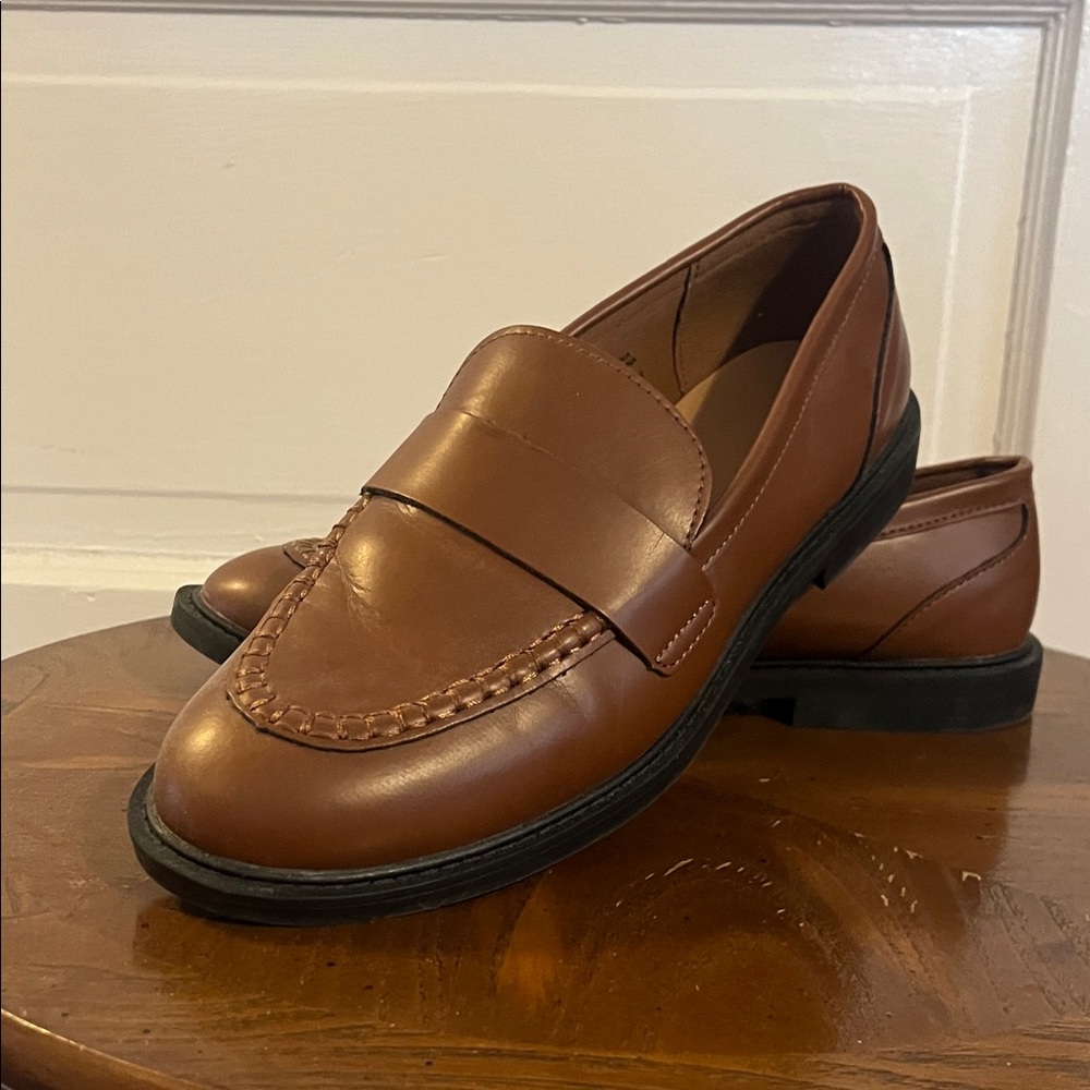 Old Navy Women’s Classic Brown Loafers